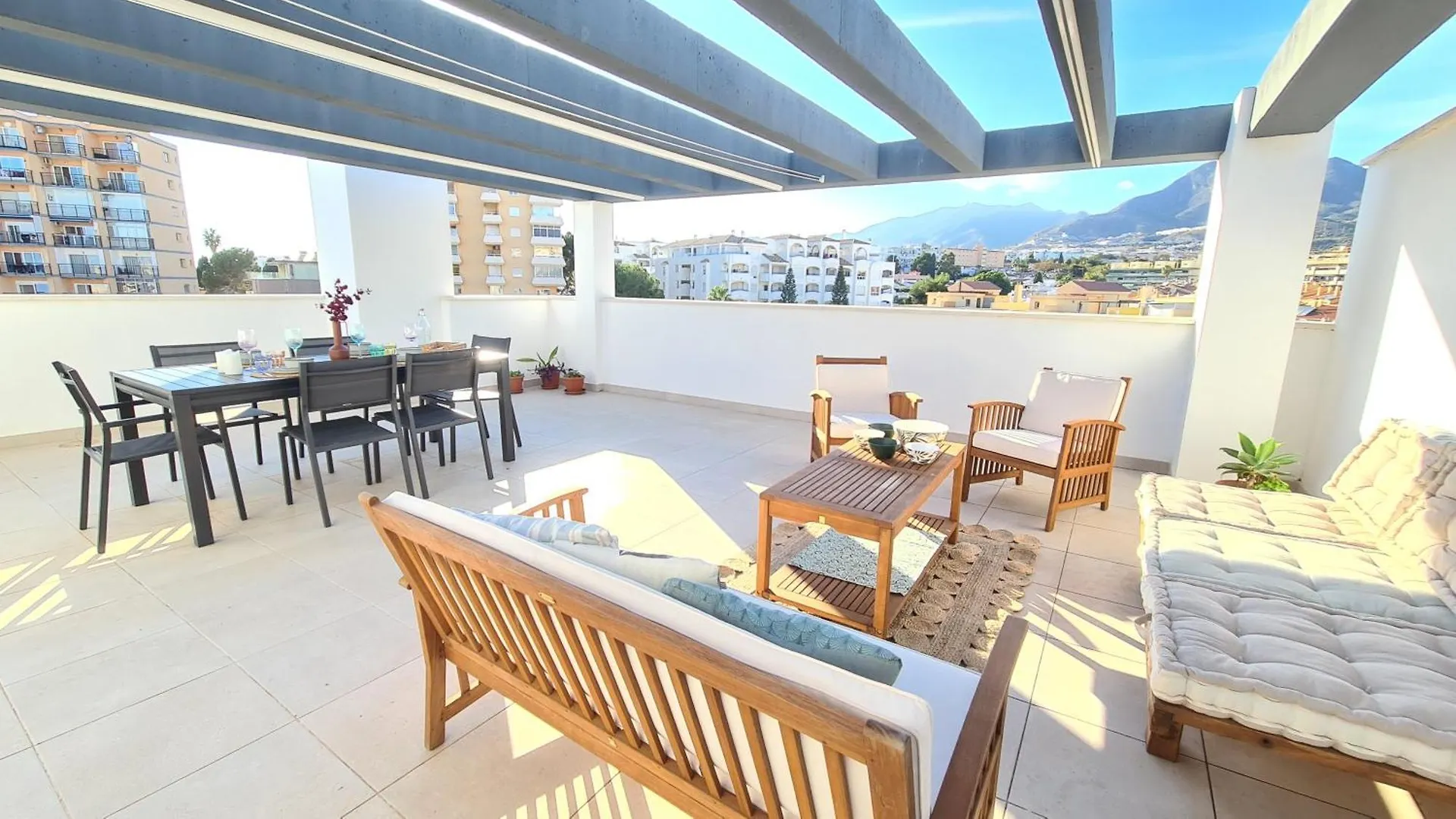 Lucena Beach Atico Soleado Piscina Y Playa Torremolinos Apartment